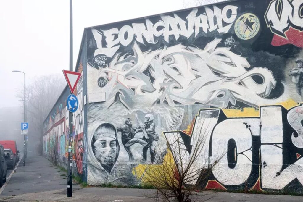 Leoncavallo, Centri sociali e movimenti: un conflitto di diritti, proprietà contro droga, nella foto il Leoncavallo