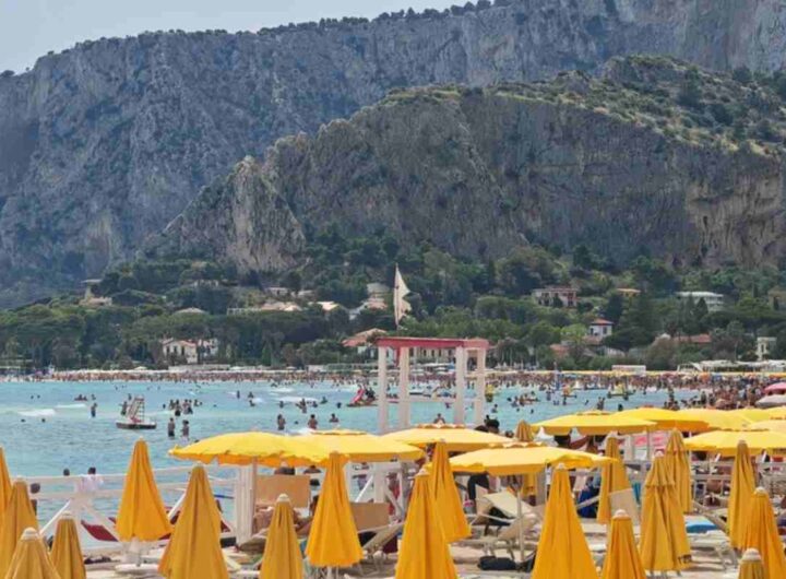 Ombrelloni in spiaggia