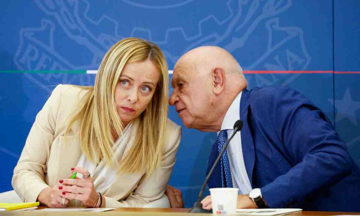 per i giovani uccisi per errore, nella foto Meloni e Nordio