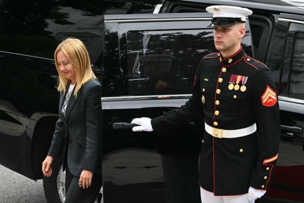 L’autunno caldo di Palazzo Chigi: perché Giorgia Meloni vuole Chiocci come nuovo portavoce, nella foto meloni al summit alla casa bianca