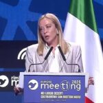Meloni democristiana? Il grande gioco di Giorgia: convertita da fascista a moderata o è solo tattica elettorale?, nella foto Giorgia Meloni al Meeting di Rimini il 27 agosto 2025