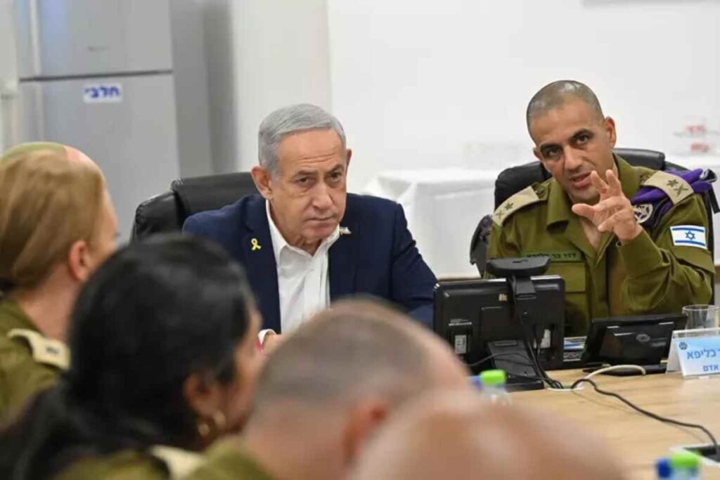 Netanyahu alla riunione con i ministri