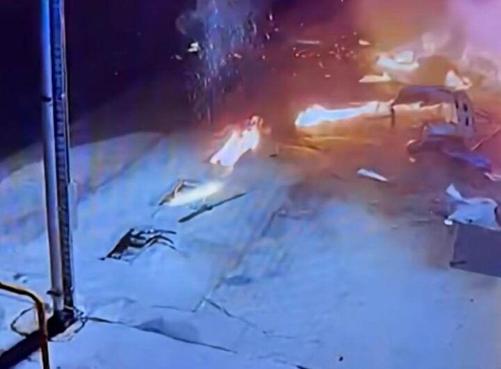 Stazione di rifornimento benzina in fiamme