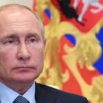 Il sogno di Putin: cosacchi al pascolo fra le macerie di Roma, un monito ai politici italiani suoi seguaci , nella foto Vladimir Putin