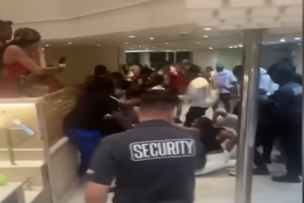 Rissa tra i passeggeri di ua nave da crociera