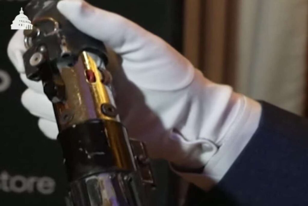 La spada laser di Dath Vader all'asta