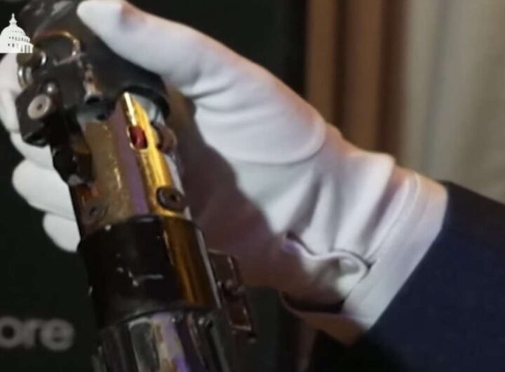 La spada laser di Dath Vader all'asta