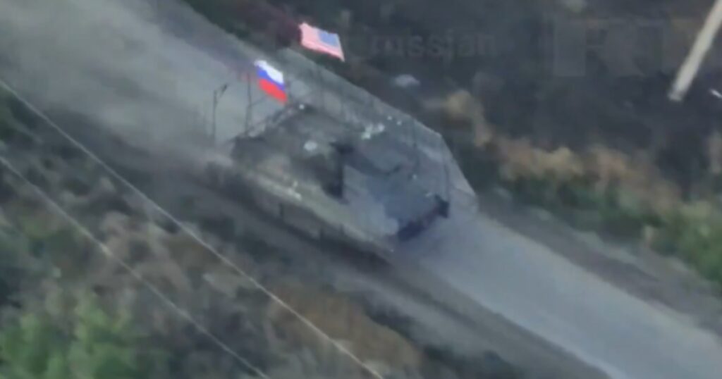 tank russo bandiera usa