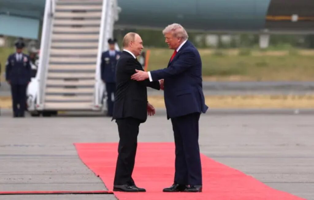 Putin alle grandi manovre in Bielorussia: nel 2021 furono la prova per l’Ucraina, nella foto Putin e Trump