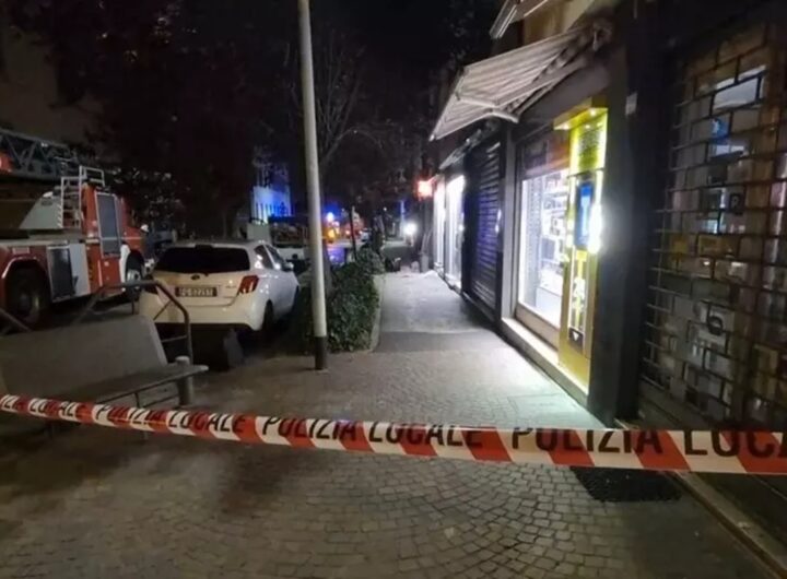 Il negozio andato a fuoco a Trento