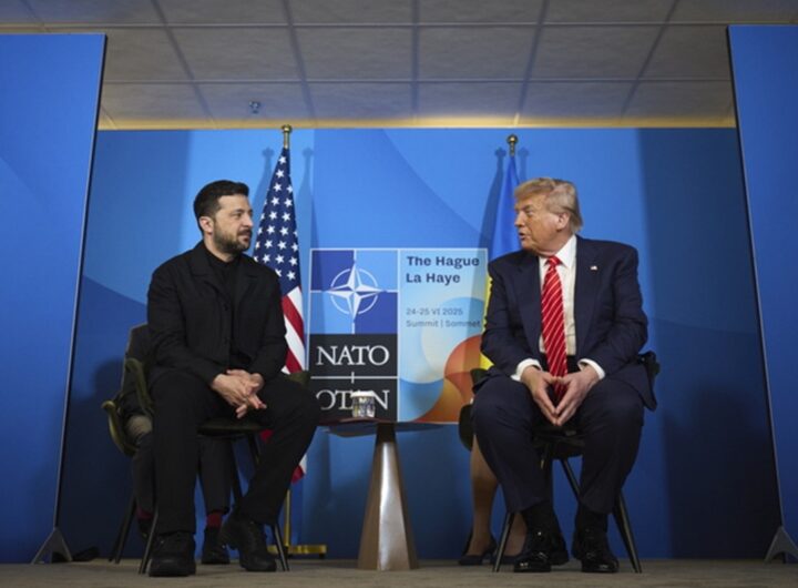 Ucraina, dai retroscena del pranzo fra Trump e Zelenskyy un’ombra sinistra sulle reali intenzioni di Putin, nella foto Volodymyr Zelensky e Donald Trump