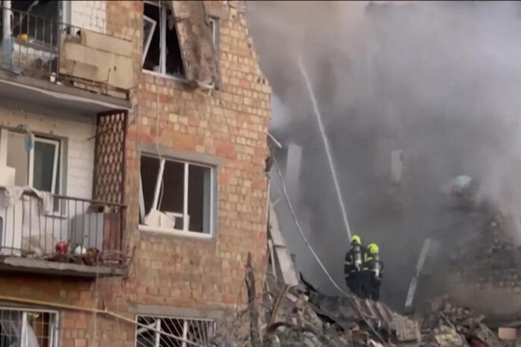 Come sta davvero la Russia dopo 11 anni di guerra in Ucraina? Due analisi a confronto dicono l’opposto, nella foto I bombardamenti in Ucraina