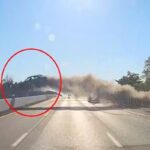 Auto esce di strada e sorvola quattro corsie prima di schiantarsi VIDEO