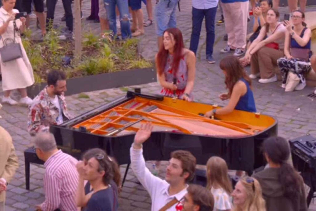 Flash mob a Parigi sulle note di Bohemian Rapsody