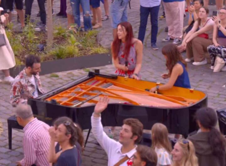 Flash mob a Parigi sulle note di Bohemian Rapsody