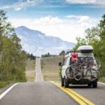 Il borgo di Castrovalva si trova a un’altitudine di circa 865 metri s.l.m., arroccato sulla cresta del monte Sant’Angelo,