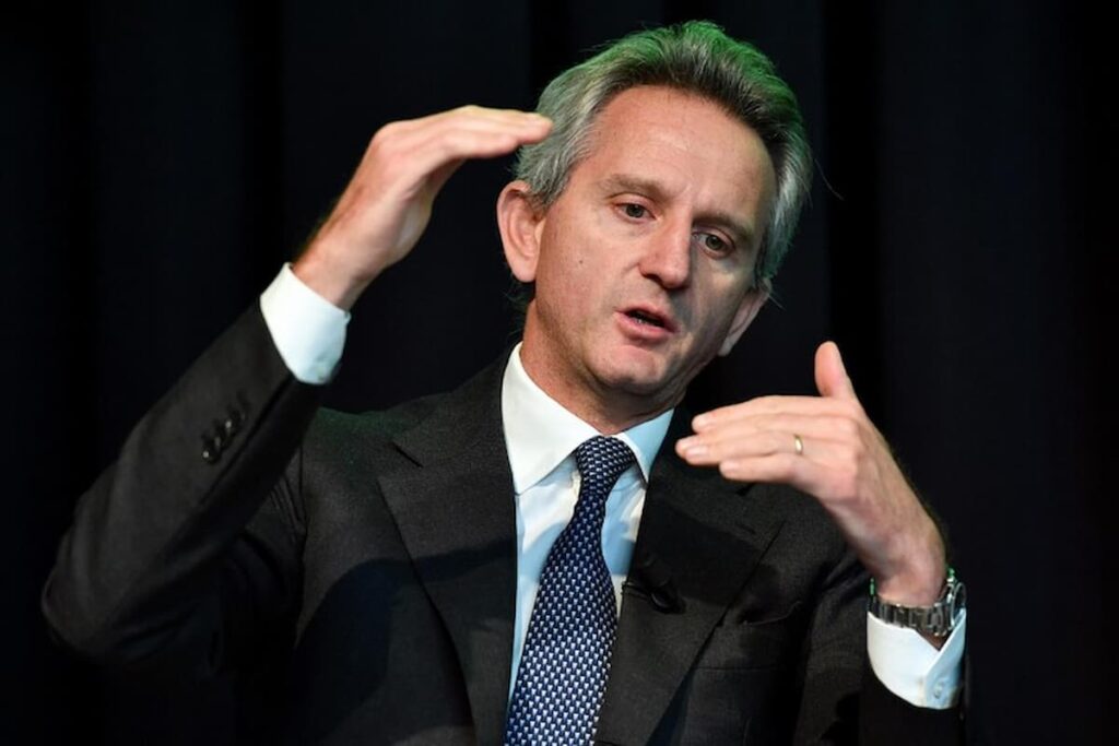 Guadagni all’americana per i top manager italiani, ecco quanto hanno incassato nel 2024, e il 2025 promette bene nella foto Alberto Nagel