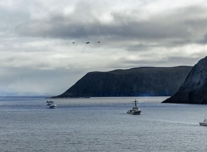 Caccia ai sottomarini russi nelle acque del grande Nord: allarme alle Lofoten, le isole dello stoccafisso