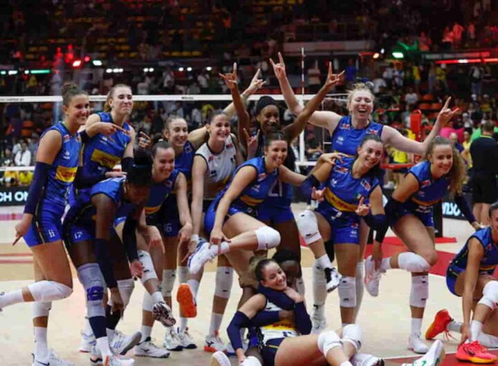 Azzurre da sogno, la nazionale di volley è campione del mondo, battuta la Turchia al tiebreak, nella foto le ragazze al completo