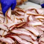 Mangiare cruda o poco cotta la carne di maiale può essere pericoloso: vermi nel cervello