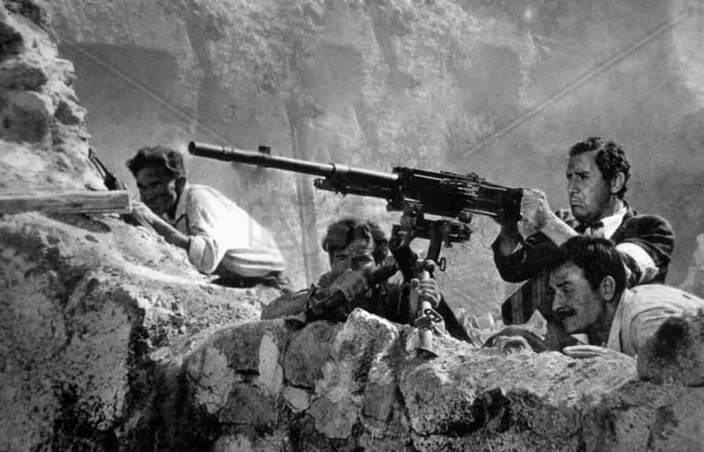 I militari italiani internati dai nazisti: 80 anni dopo Mattarella li piange con Giovannini e una testimonianza, nella foto una scena finale di Tutti a casa.