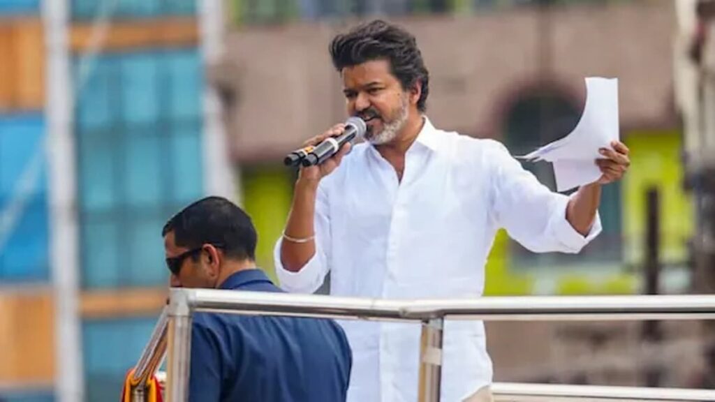 Comizio con 39 morti e 90 feriti nella calca in India, parlava un famoso attore ora politico, nella foto Joseph Vijay Chandrasekhar