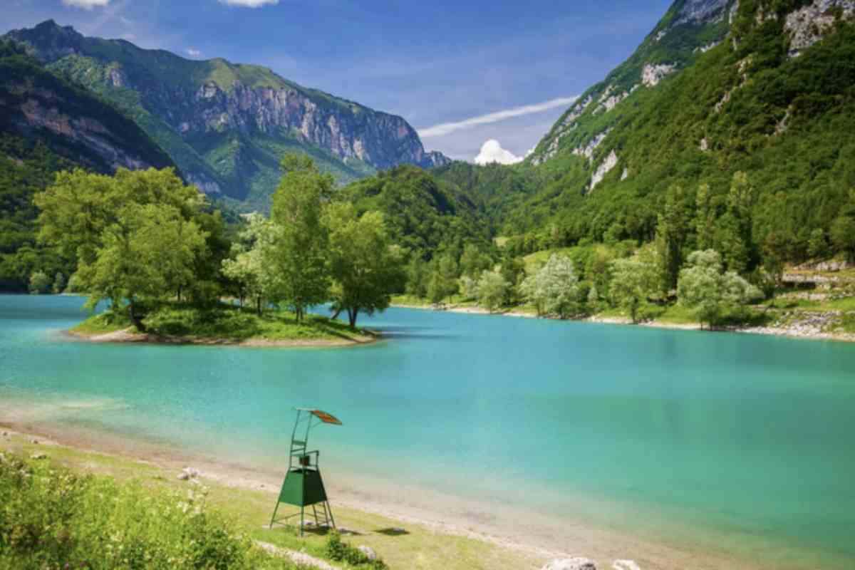 Chi visita il Lago di Tenno e il borgo di Canale può godere di un’offerta turistica variegata che spazia dalla cultura al relax