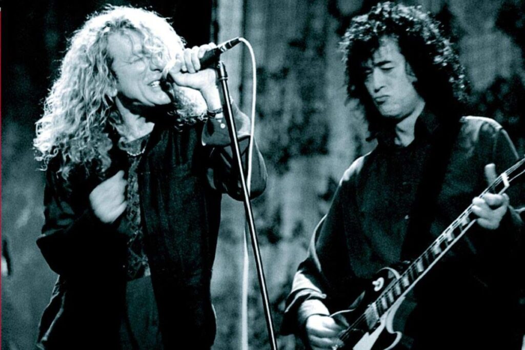 Jimmy Page e Robert Plant in scena, dalla copertina del DVD live No Quarter