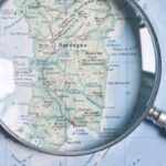 La Grotta Verde si distingue per la presenza di un madreporario coloniale, un raro precursore delle barriere coralline che la rende un unicum nel Mediterraneo.