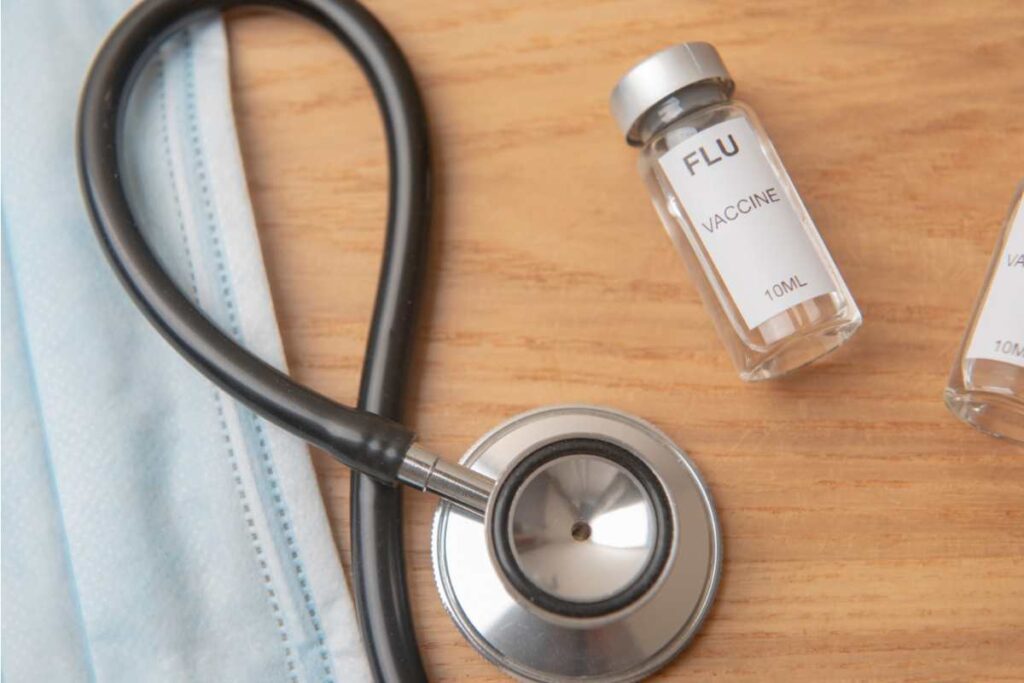 Si chiama H3N2 ed è un nuovo e pericoloso ceppo di influenza: sintomi e come prevenire l’epidemia , nella foto Vaccino anti-influenzale