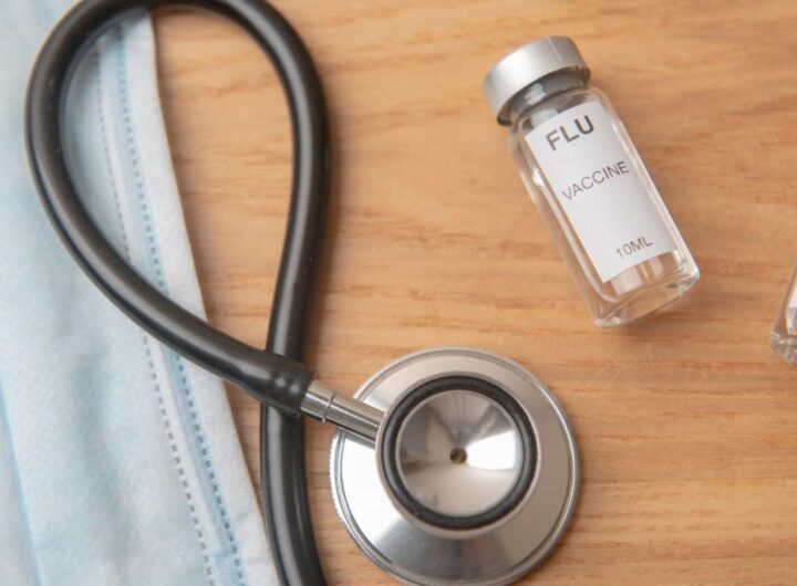 Si chiama H3N2 ed è un nuovo e pericoloso ceppo di influenza: sintomi e come prevenire l’epidemia , nella foto Vaccino anti-influenzale