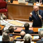 L'ex premier François Bayrou interviene in Parlamento in Francia