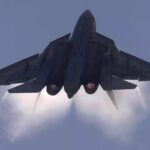 Flotilla sfida il buon senso, Putin sfida la Nato, Schlein prega i marchigiani e il Buon Dio, nella foto un caccia russo in volo