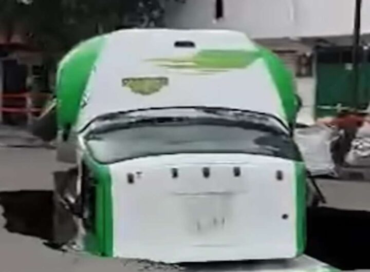 Camion inghiottito in una voragine di 8 metri