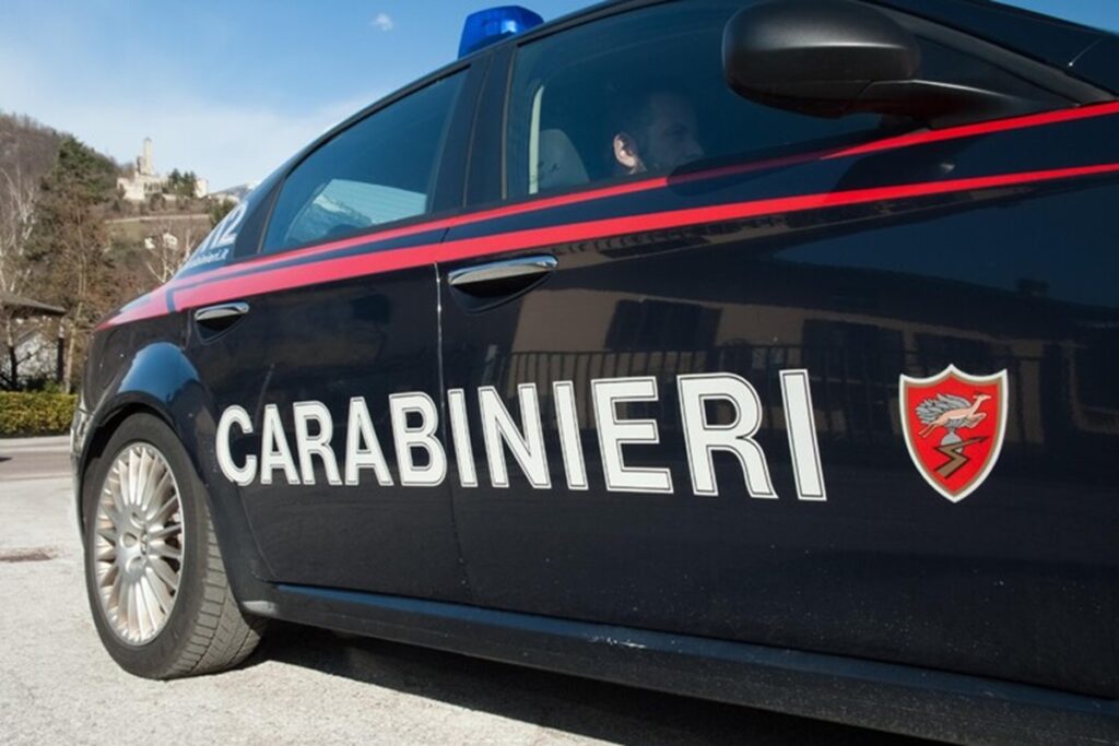 Una volante dei carabinieri