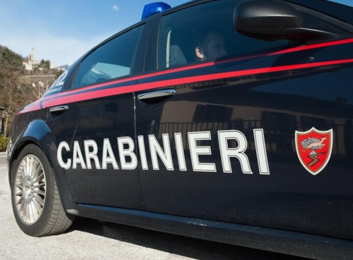 Una volante dei carabinieri