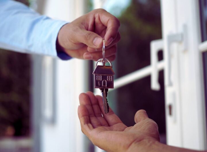 L'ex proprietario non se ne va dopo l'acquisto della casa, cosa fare