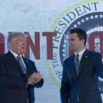 Democrazia dell’odio, fra influencer e cortei: un quadro della possibile evoluzione, nella foto Charlie Kirk e Donald Trump