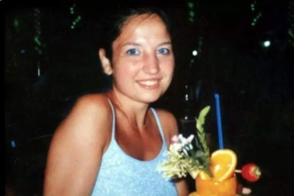 Femminicidio in diretta da Garlasco: “Chiara Poggi, la donna che muore ogni sera”, nella foto chiara poggi