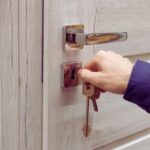 Lasci le chiavi nella serratura? Stai commettendo un errore