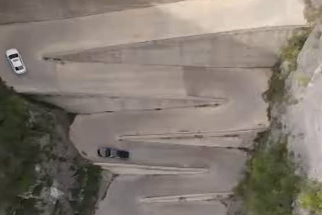 Una strada di montanga da incubo in Cina