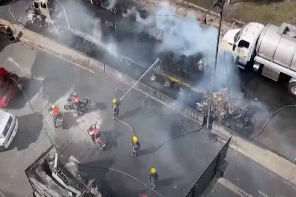Esplosione autocisterna a Città del Messico