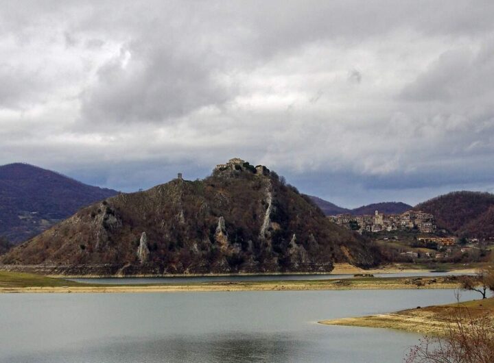 scorcio del Lago del Turano