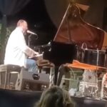 Il video delle luci che crollano durante il concerto di Raphael Gualazzi