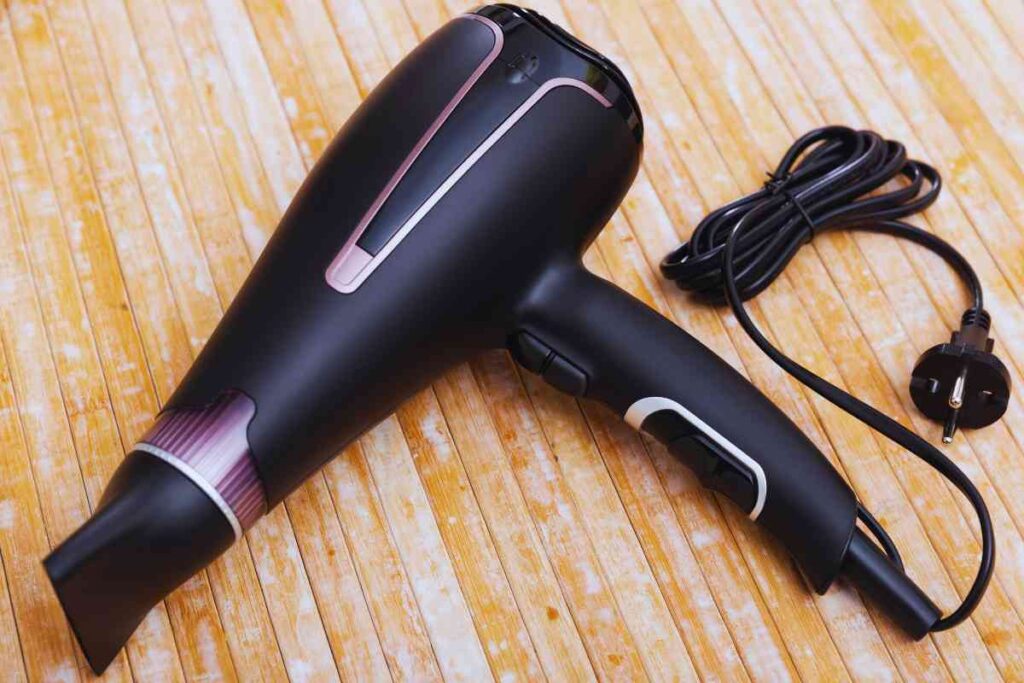 Per pulire il tuo divano alla perfezione basta...il phon