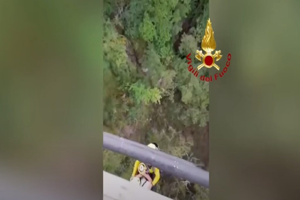 Il video dell'escursionista salvato in un dirupo a Bagno di Romagna