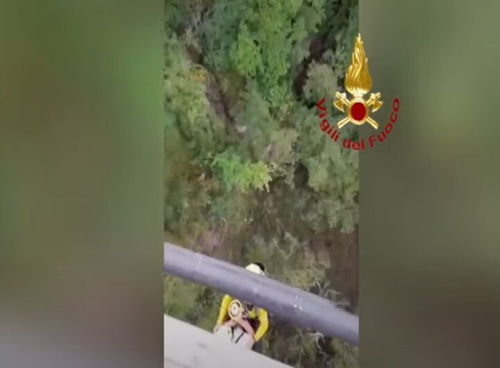 Il video dell'escursionista salvato in un dirupo a Bagno di Romagna