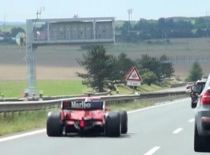 ferrari in autostrada