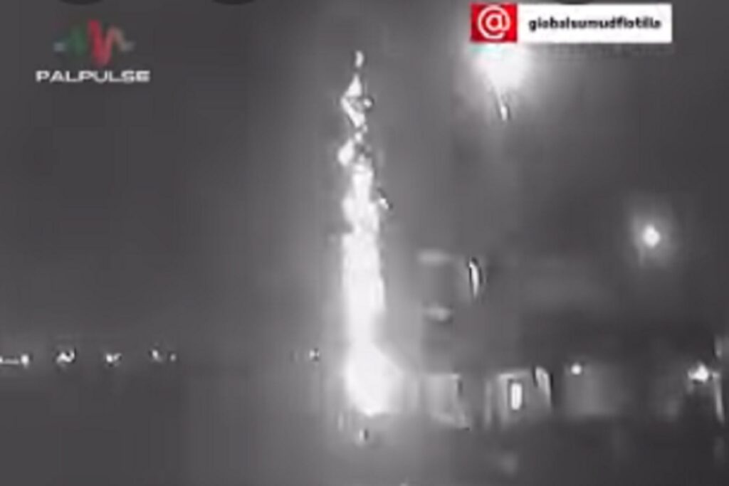 Il momento in cui il drone colpisce la Flottila