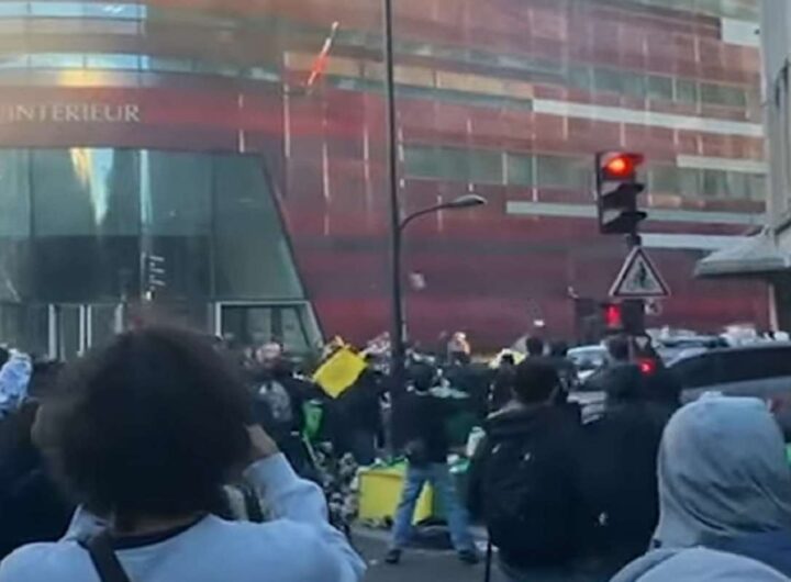 Manifestanti in piazza in Francia, scontri con la Polizia